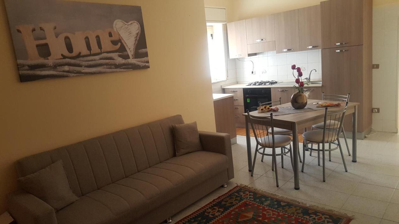 Апартаменти Giusy'S Place 1 Кампофеліче-ді-Роччелла Екстер'єр фото